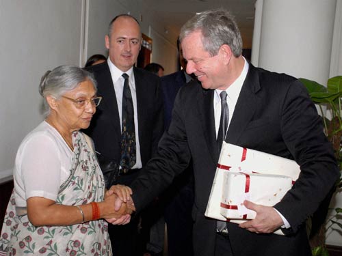 01 अगस्त 2011: तस्वीरों में देखें दिनभर की बड़ी खबरें । पढ़ें