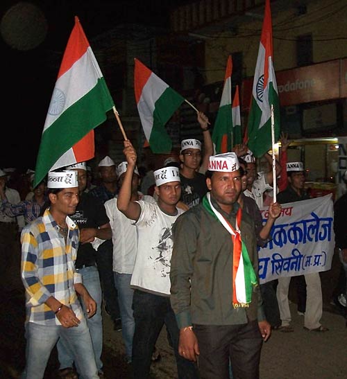 23 अगस्‍त 2011: लोगों ने भेजी तस्‍वीरें | फोटो: अलबेले समर्थक