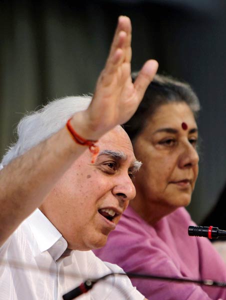 14 अगस्‍त 2011: तस्‍वीरों में देखें दिनभर की खबरें |  पढ़ें