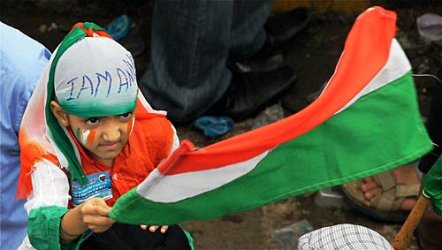 दिल में अन्ना, हर हाथ में तिरंगा | उमड़ा जनसैलाब