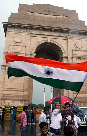 दिल में अन्ना, हर हाथ में तिरंगा | उमड़ा जनसैलाब