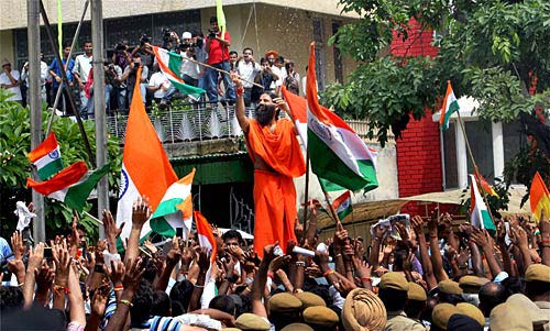 दिल में अन्ना, हर हाथ में तिरंगा | उमड़ा जनसैलाब