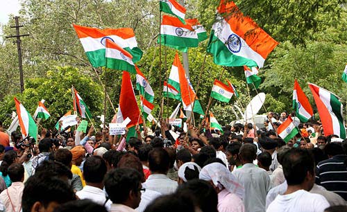 दिल में अन्ना, हर हाथ में तिरंगा | उमड़ा जनसैलाब