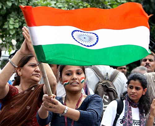 दिल में अन्ना, हर हाथ में तिरंगा | उमड़ा जनसैलाब