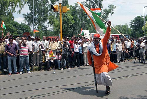 दिल में अन्ना, हर हाथ में तिरंगा | उमड़ा जनसैलाब