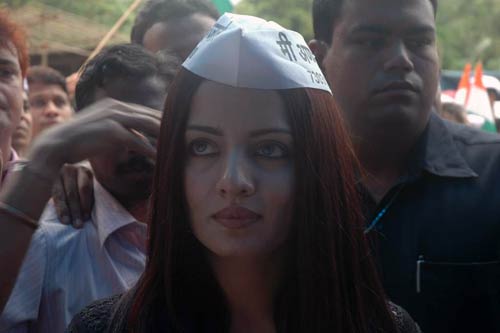 अन्‍ना के समर्थन में उतरा बॉलीवुड...| हर दिल में अन्ना