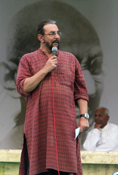 अन्‍ना के समर्थन में उतरा बॉलीवुड...| हर दिल में अन्ना