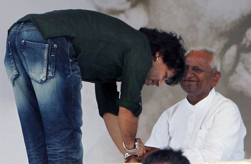 अन्‍ना के समर्थन में उतरा बॉलीवुड...| हर दिल में अन्ना