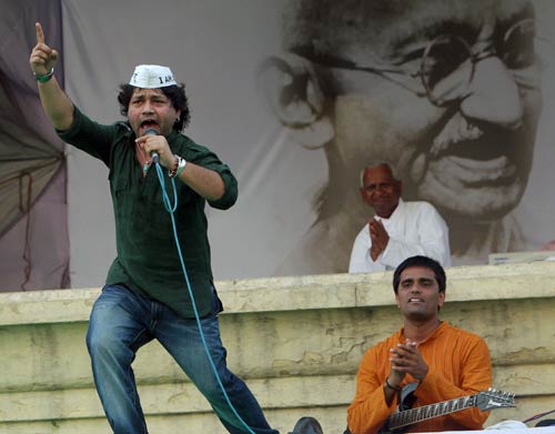 अन्‍ना के समर्थन में उतरा बॉलीवुड...| हर दिल में अन्ना