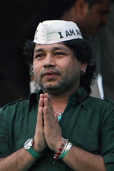 अन्‍ना के समर्थन में उतरा बॉलीवुड...| हर दिल में अन्ना