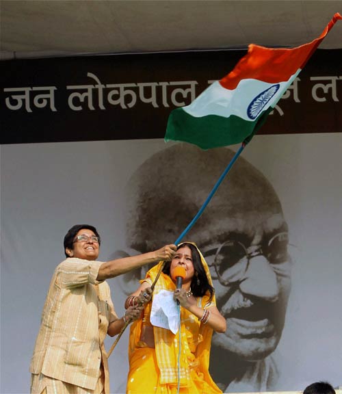 अन्‍ना के समर्थन में उतरा बॉलीवुड...| हर दिल में अन्ना