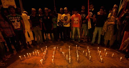 अन्‍ना के समर्थन में उतरा बॉलीवुड...| हर दिल में अन्ना