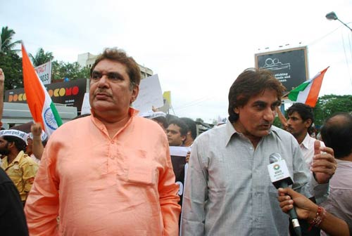 अन्‍ना के समर्थन में उतरा बॉलीवुड...| हर दिल में अन्ना