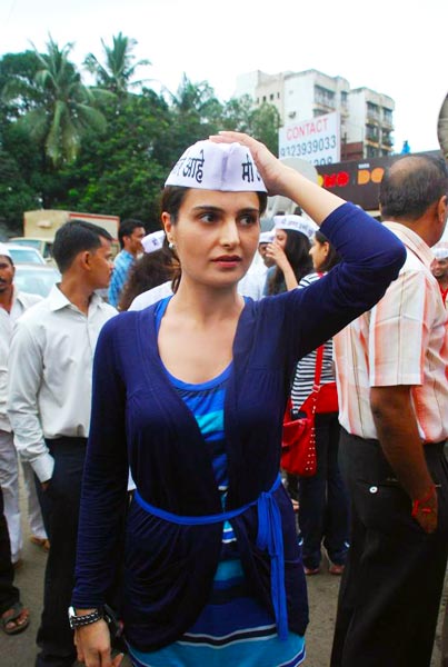 अन्‍ना के समर्थन में उतरा बॉलीवुड...| हर दिल में अन्ना