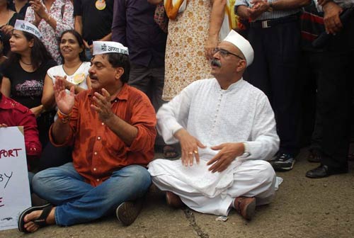 अन्‍ना के समर्थन में उतरा बॉलीवुड...| हर दिल में अन्ना