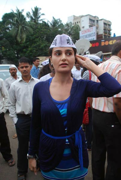 अन्‍ना के समर्थन में उतरा बॉलीवुड...| हर दिल में अन्ना