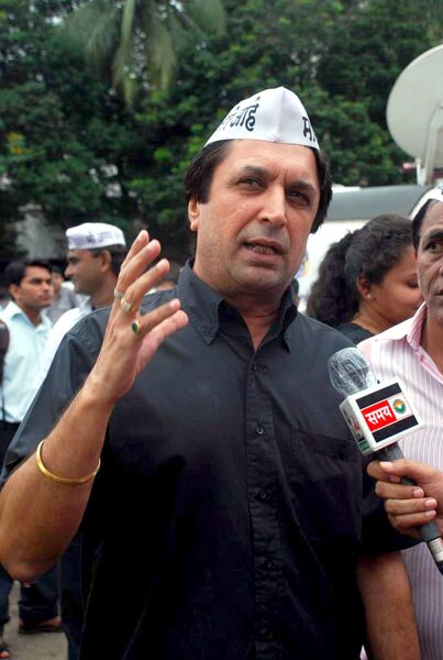 अन्‍ना के समर्थन में उतरा बॉलीवुड...| हर दिल में अन्ना