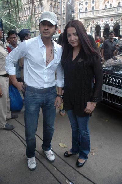 अन्‍ना के समर्थन में उतरा बॉलीवुड...| हर दिल में अन्ना