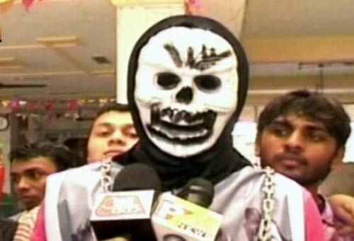 ‘दबंग’ अन्ना बने पोस्टरों के ‘मुन्ना भाई’ | अलबेले समर्थक