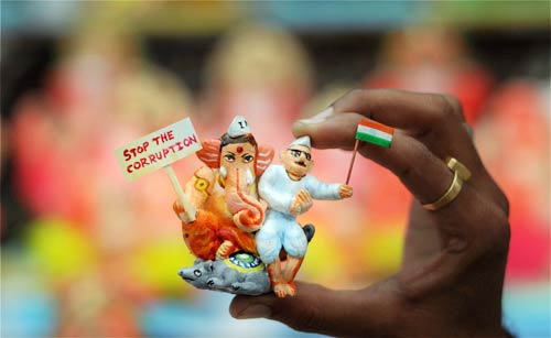 गणेशोत्‍सव की धूम में भक्‍तगण मग्‍न |  मंत्र करेंगे बेड़ा पार