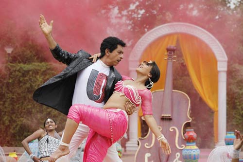 फिल्म ‘डर्टी पिक्चर’ का फर्स्ट लुक... | बोल्‍ड होती विद्या बालन