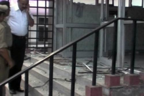 ताजनगरी में हुआ धमाका, 3 लोग हुए घायल