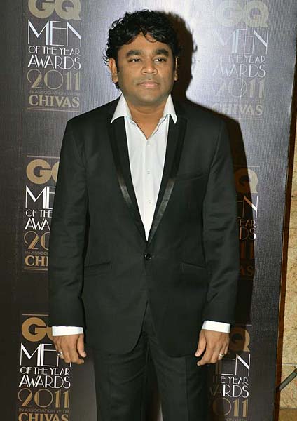 जीक्यू अवार्ड में बॉलीवुड, फैशन व खेल का तड़का | हॉट सोफिया