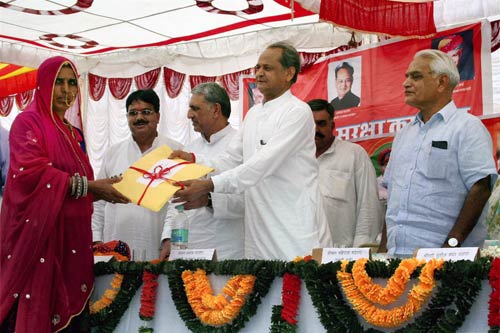 13 सितंबर 2011: तस्‍वीरों में देखें दिनभर की बड़ी खबरें | पढ़ें