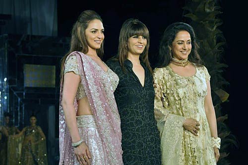 बॉलीवुड परियों से गुलजार हुआ फैशन शो...| हिल्‍टन की पार्टी