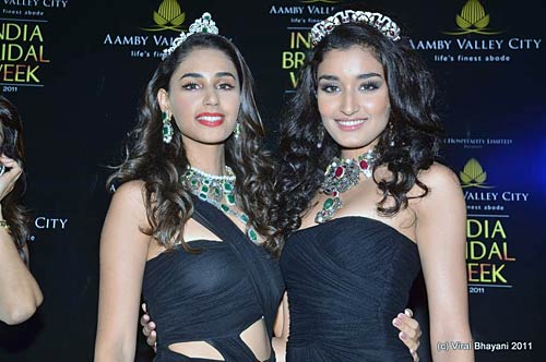 बॉलीवुड परियों से गुलजार हुआ फैशन शो...| हिल्‍टन की पार्टी