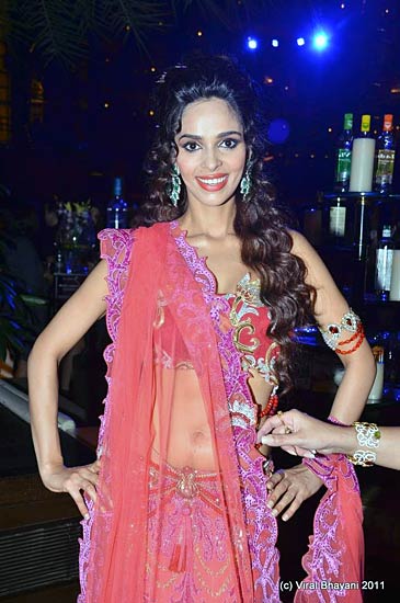 बॉलीवुड परियों से गुलजार हुआ फैशन शो...| हिल्‍टन की पार्टी