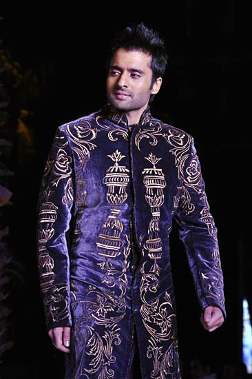 बॉलीवुड परियों से गुलजार हुआ फैशन शो...| हिल्‍टन की पार्टी