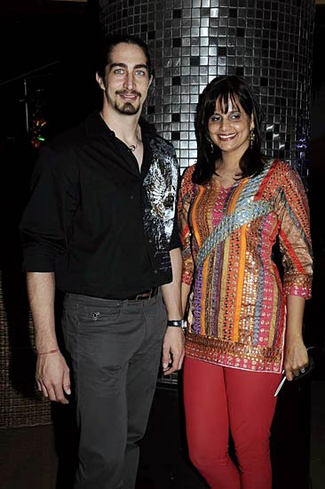 बॉलीवुड परियों से गुलजार हुआ फैशन शो...| हिल्‍टन की पार्टी