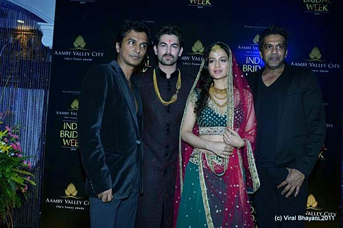 बॉलीवुड परियों से गुलजार हुआ फैशन शो...| हिल्‍टन की पार्टी