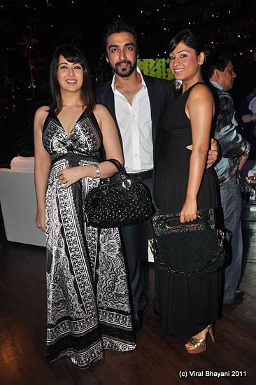 बॉलीवुड परियों से गुलजार हुआ फैशन शो...| हिल्‍टन की पार्टी