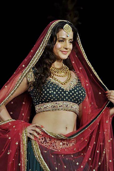 बॉलीवुड परियों से गुलजार हुआ फैशन शो...| हिल्‍टन की पार्टी