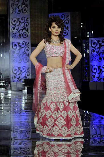 बॉलीवुड परियों से गुलजार हुआ फैशन शो...| हिल्‍टन की पार्टी