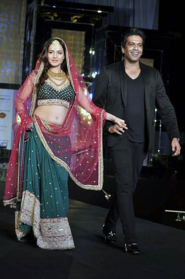 बॉलीवुड परियों से गुलजार हुआ फैशन शो...| हिल्‍टन की पार्टी