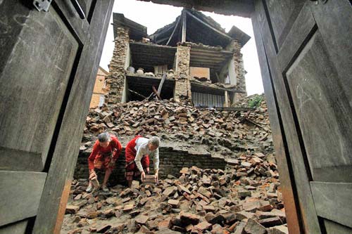 भूकंप के बाद की कुछ और तस्‍वीरें