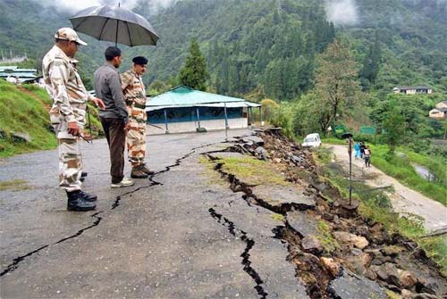 भूकंप के बाद की कुछ और तस्‍वीरें