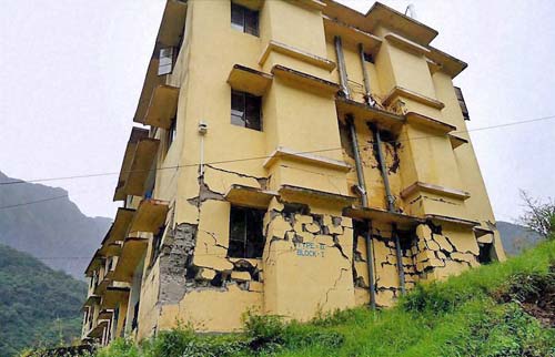 भूकंप के बाद की कुछ और तस्‍वीरें