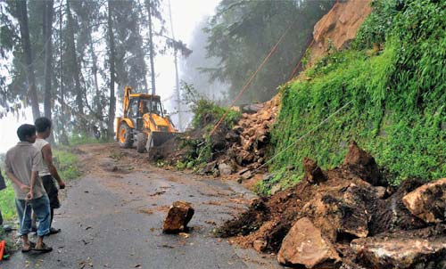भूकंप के बाद की कुछ और तस्‍वीरें