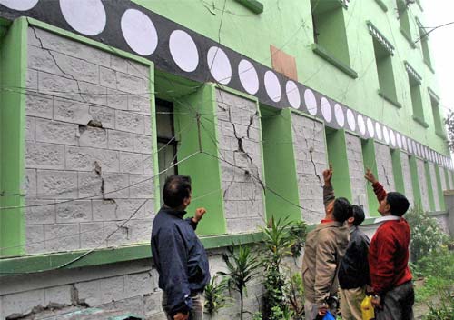 भूकंप के बाद की कुछ और तस्‍वीरें