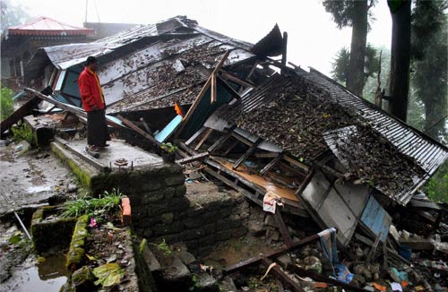 भूकंप के बाद की कुछ और तस्‍वीरें