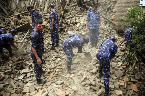 भूकंप के बाद की कुछ और तस्‍वीरें