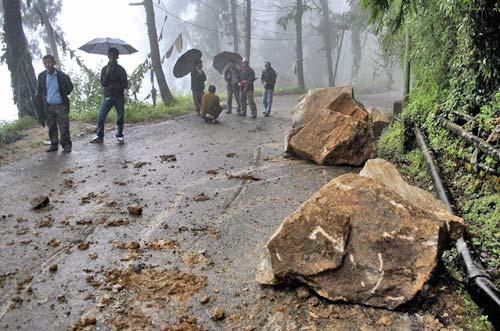 भूकंप के बाद की कुछ और तस्‍वीरें