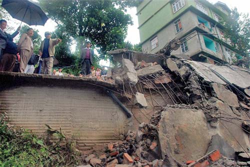 भूकंप के बाद की कुछ और तस्‍वीरें