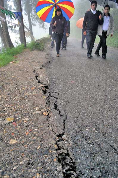 भूकंप के बाद की कुछ और तस्‍वीरें