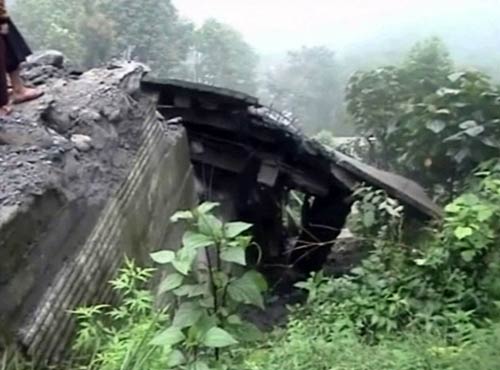 भूकंप के बाद की कुछ और तस्‍वीरें