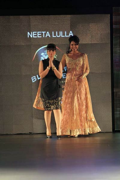 सितारों ने रंगीन किया ब्लेंडर्स प्राइड फैशन टूर । फैशन फोटो